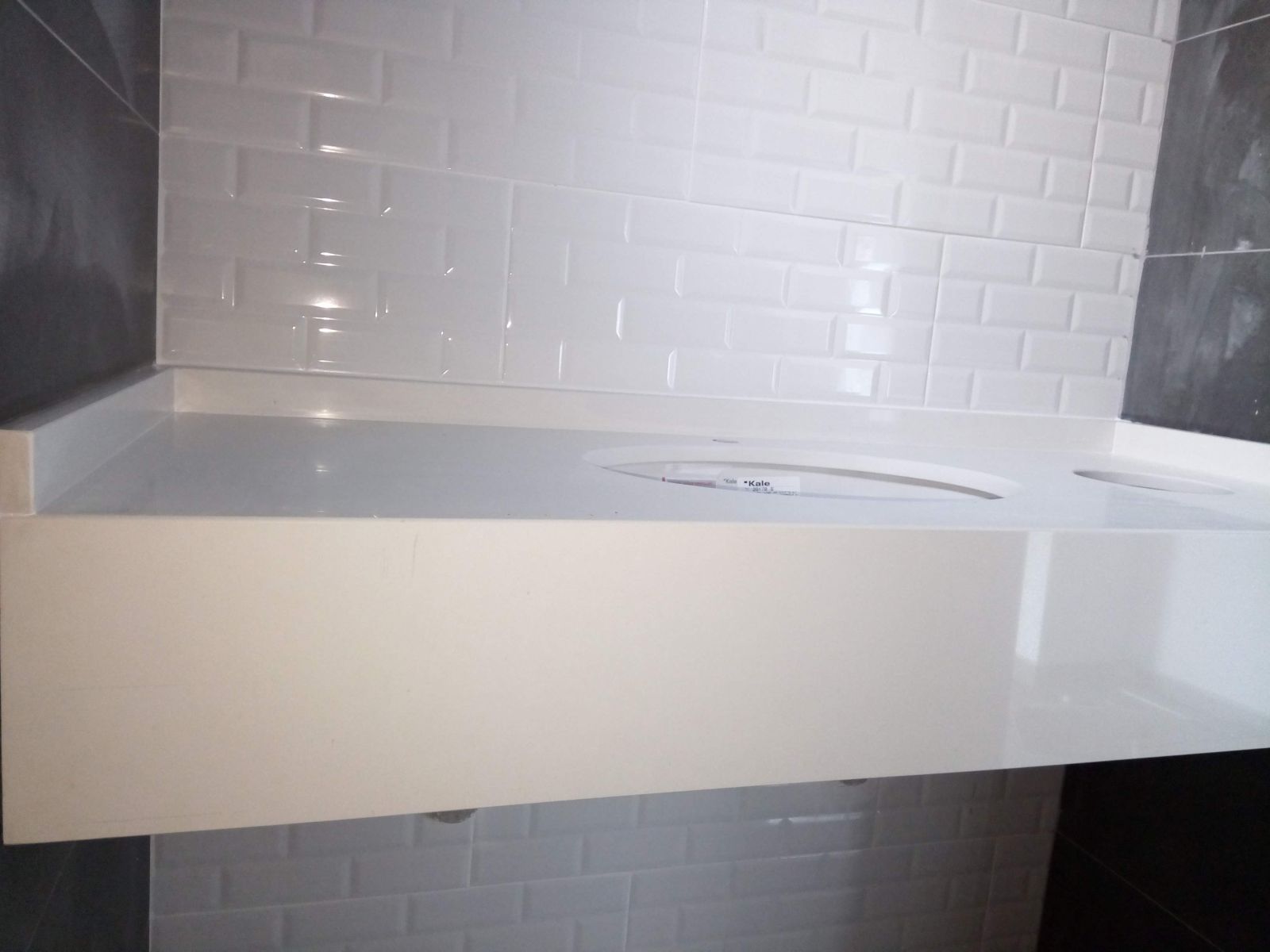 Ankara Çimstone Arcadia 20cm alınlı demir karkas üzeri peçetelik yeri olan elips seramik lavabolu tezgah